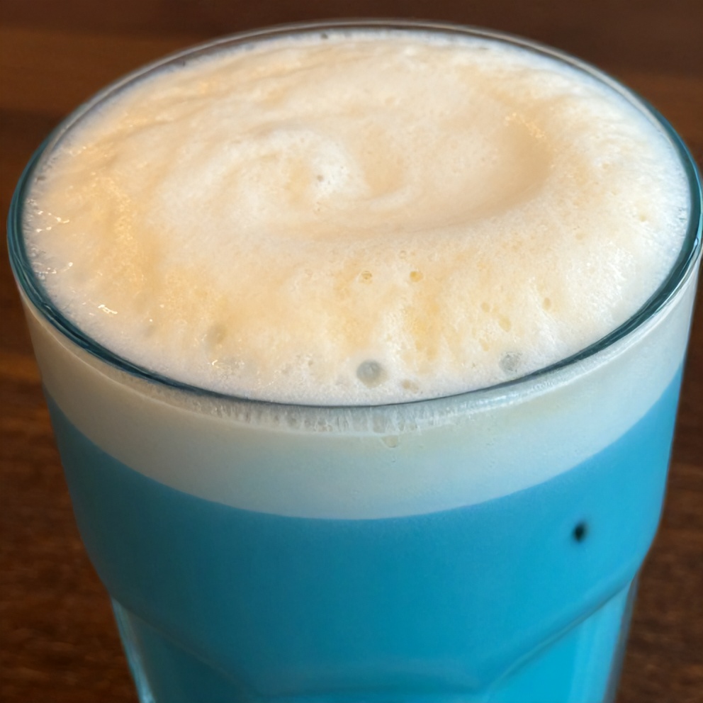 iced blue tea latte